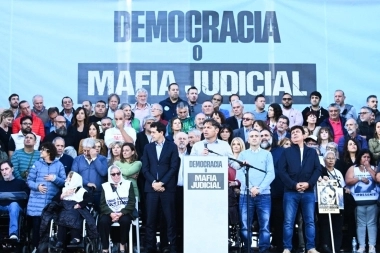 “Si Cristina quiere ser y el pueblo la acompaña va a volver”, dijo Kicillof en el acto en Tribunales