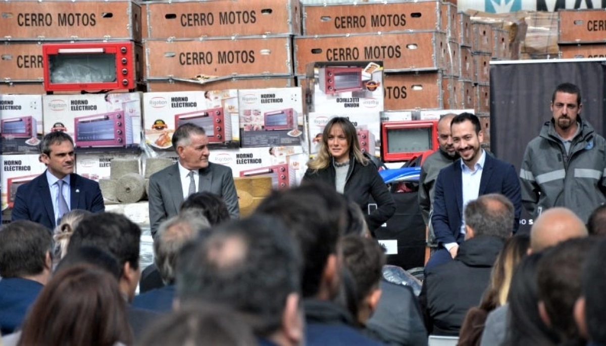 Aduana donó mercadería incautada a varios municipios de la provincia de Buenos Aires