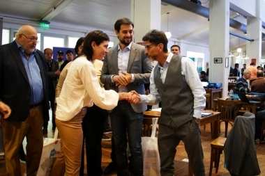 En el Parque de la Cervecería, Mayra Mendoza participó de la Ronda de Negocios