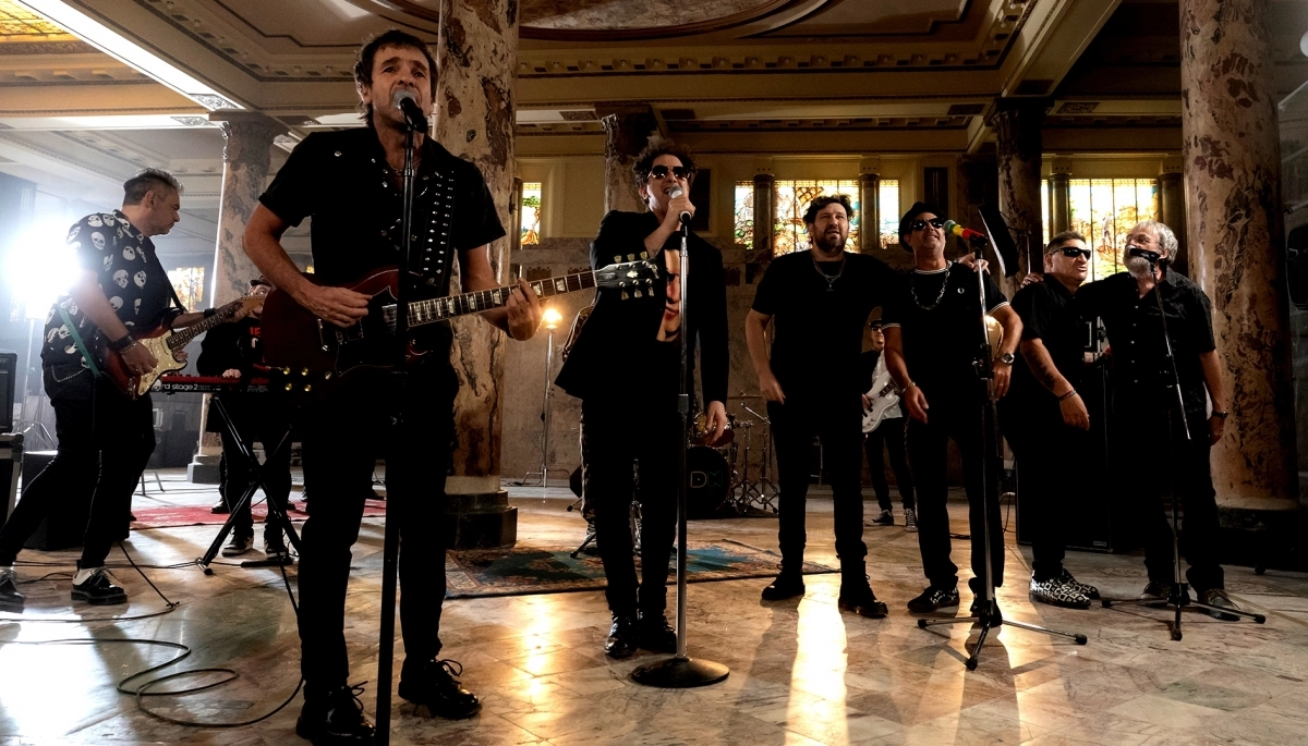 Los Auténticos Decadentes y Andrés Calamaro lanzaron una nueva versión de “Costumbres Argentinas”