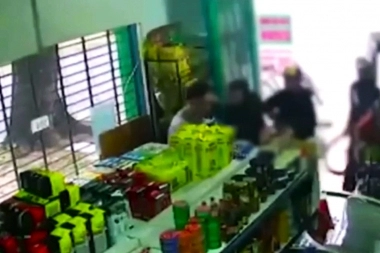 No son pirañas, son tiburones: cuatro menores golpearon a empleado y robaron un supermercado