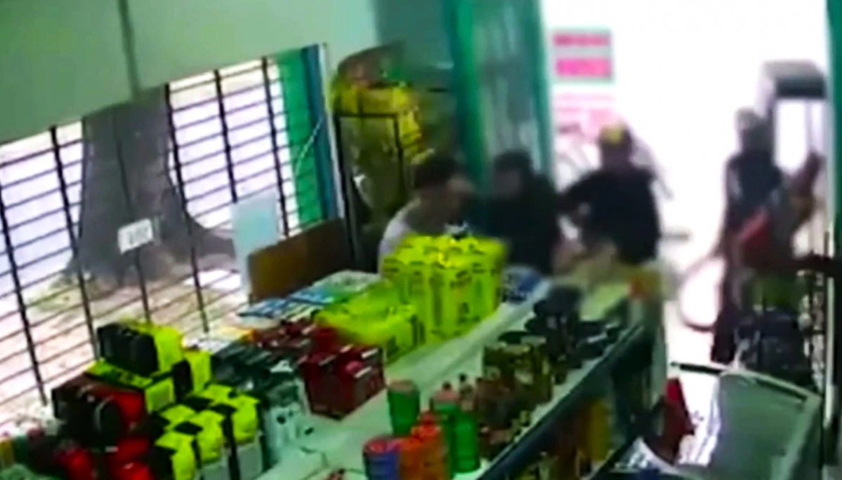 No son pirañas, son tiburones: cuatro menores golpearon a empleado y robaron un supermercado