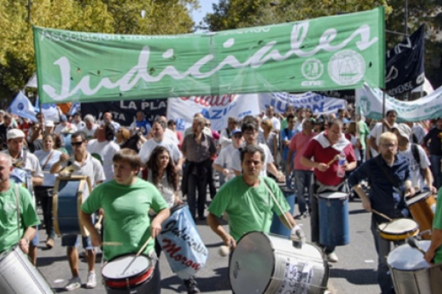 Judiciales inician nuevo paro de 48 horas en reclamo de concovatoria a paritarias