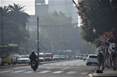 De dónde viene el humo que cubrió CABA, La Plata y parte del Conurbano