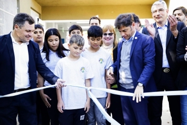 Kicillof inauguró un edificio escolar y avanzó con Conectar Igualdad en San Andrés de Giles