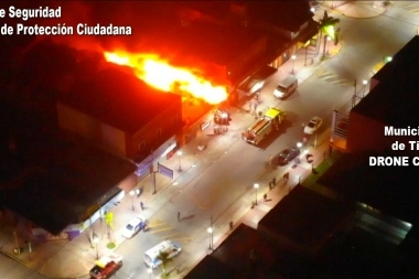 Voraz incendio en un local donde se almacenaban garrafas
