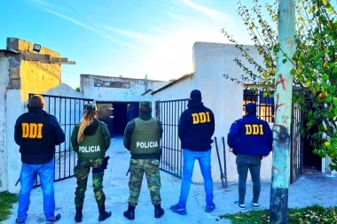 Operativo relámpago: por diferentes robos, allanaron en simultáneo varias viviendas de un barrio