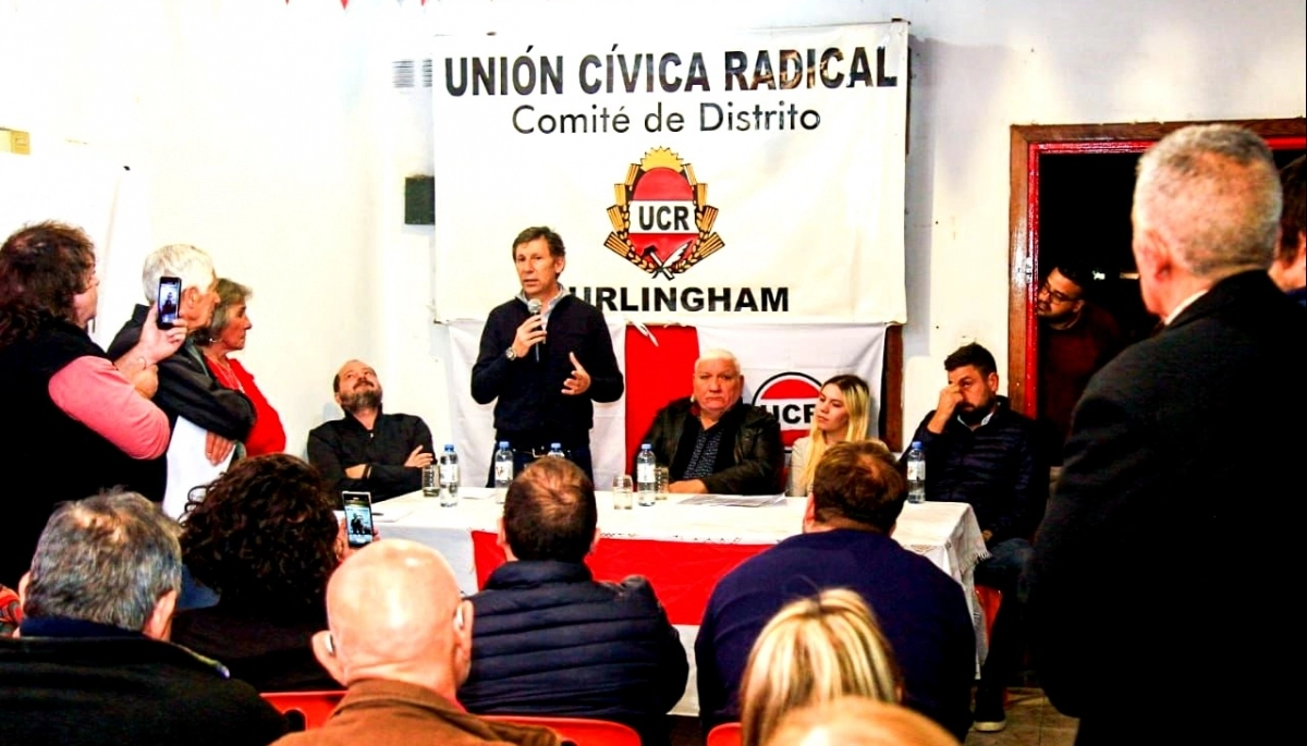 Posse fue hasta Hurlingham a apoyar la asunción del frente local del radicalismo