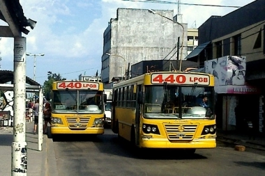 Le rompieron la cabeza a un chofer de colectivos durante un sangriento asalto