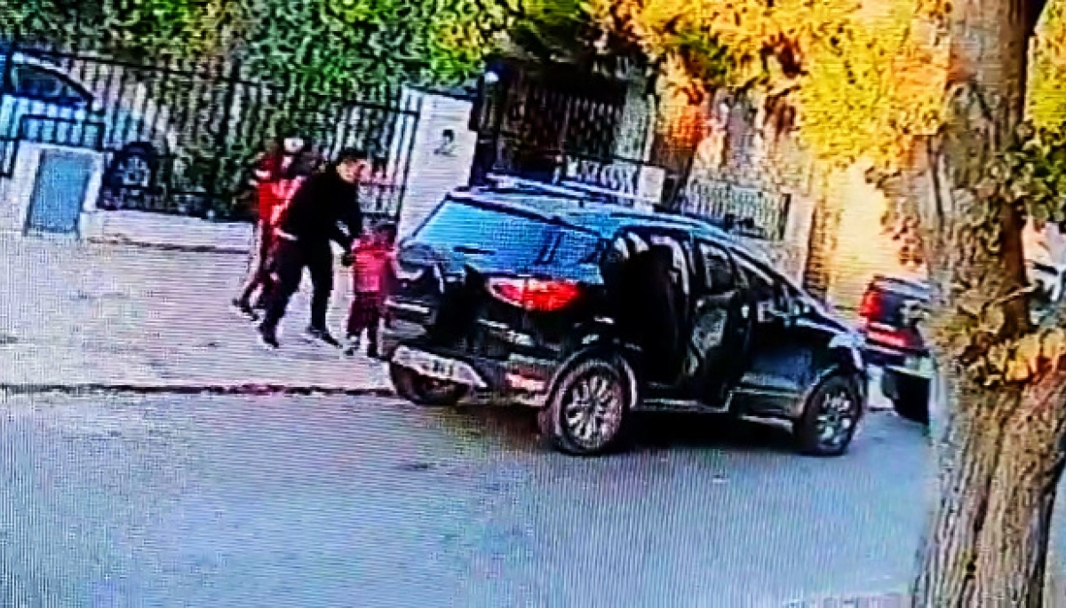 Eran velociraptores: rodeado, lo golpearon y le cachetearon a una nena para robar la camioneta