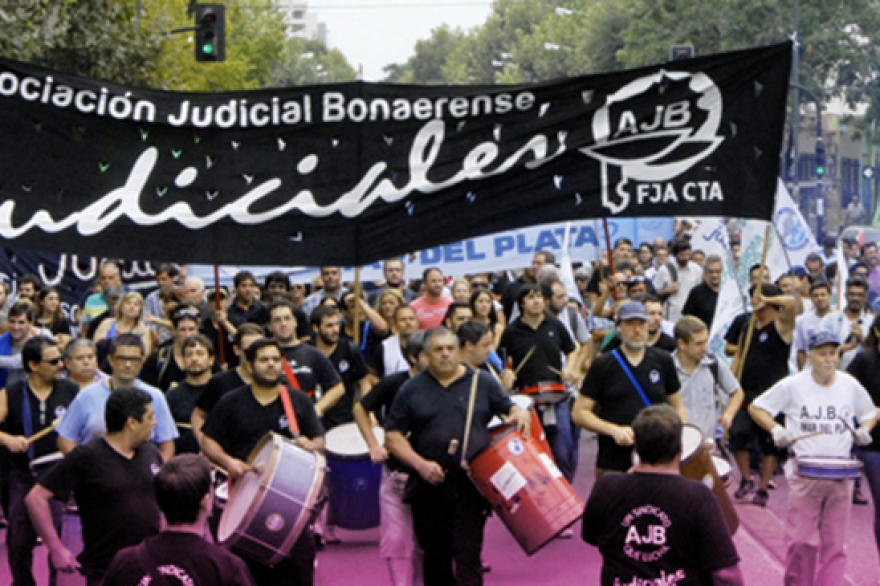 Judiciales culminan segunda jornada de paro con una movilización en La Plata