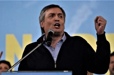 "Tenemos que representar a la gente, no ver quién la tiene más larga", lanzó Máximo Kirchner
