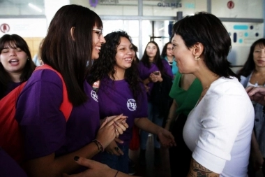 Mayra Mendoza encabezó la jornada Americas Girls Can Code en el Parque Industrial