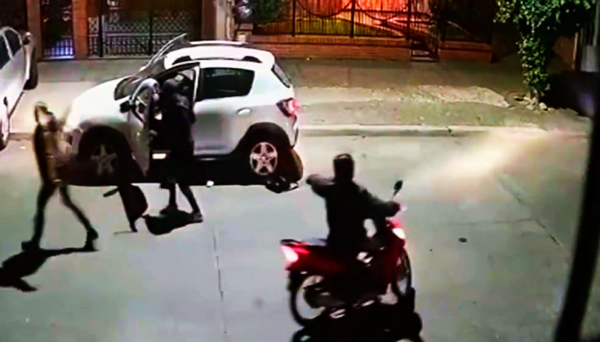 No tiene códigos: violento motochorro robó la camioneta a la mamá de su asistente social
