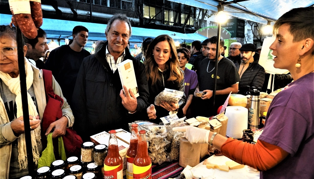 Scioli recorrió la Expo Feria de la Economía Popular junto al “Chino” Navarro y Tolosa Paz