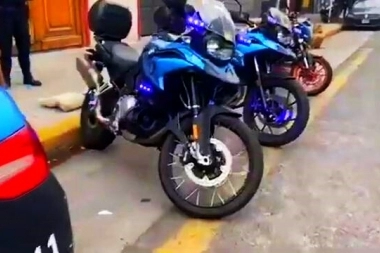 Se quedaron sin crédito: detuvieron a dos sujetos con 28 celulares que serían ajenos