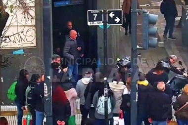 Intentó robar una bicicleta y la policía lo persiguió por lugares turísticos de la ciudad