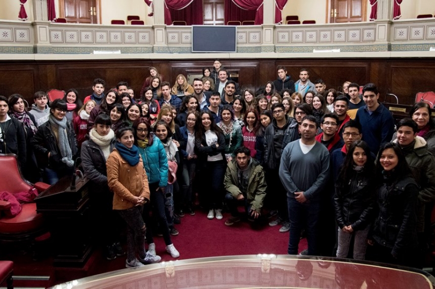 Alumnos de Lanús fueron al Senado bonaerense para experimentar cómo se tratan las leyes