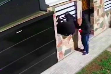 Cortaron una reja y tras dos horas irrumpieron en la casa donde atacaron a una jubilada con gas pimienta
