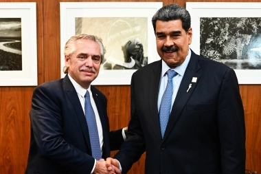 En la cumbre en Brasilia, Alberto tuvo su primera foto con Maduro