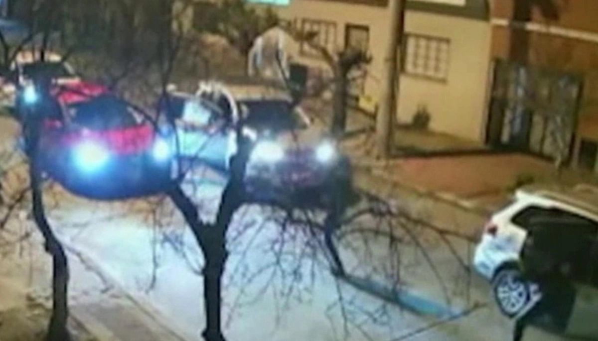 Jauría de ladrones: los siguieron y encerraron con tres vehículos para robarles la camioneta