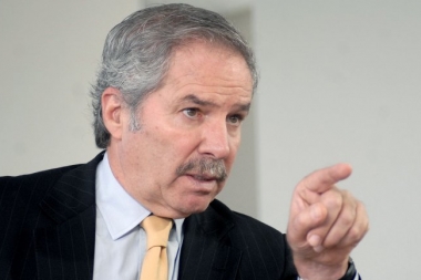 Solá acusó a Cambiemos de "no pensar en crecer" y estar "desesperado por recortar"