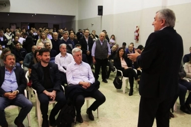 Gerardo Morales reunió a 75 candidatos a intendentes “sin tierra” de la Provincia