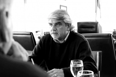 Correa arma una actividad paralela con la prensa y complica al Ministerio de Comunicación