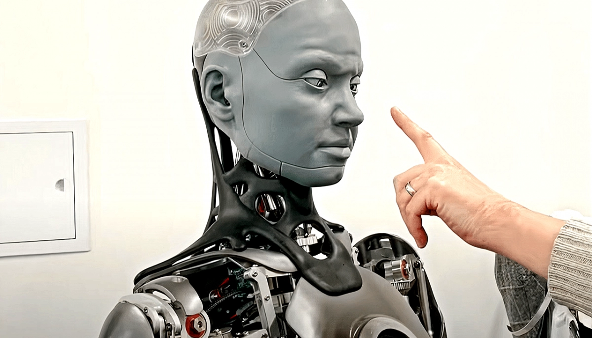 Ameca, la robot humanoide, advirtió sobre un futuro de película apocalíptica
