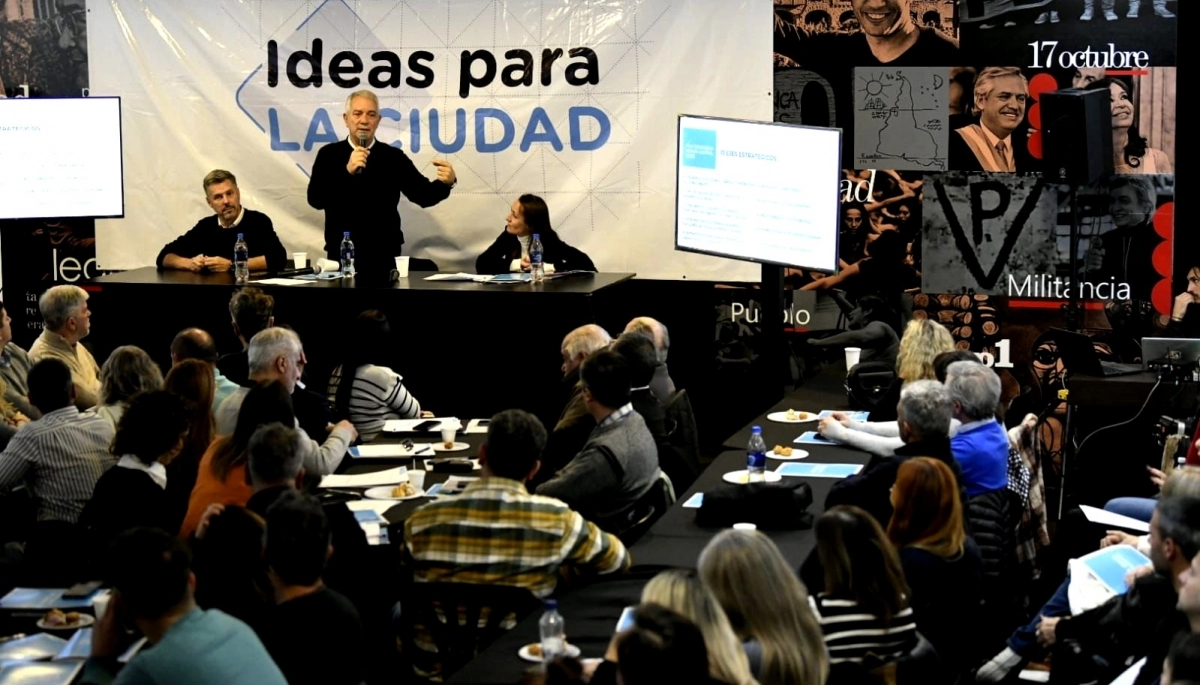 En modo campaña, Alak encabezó el foro del Plan Estratégico Región Capital 2030