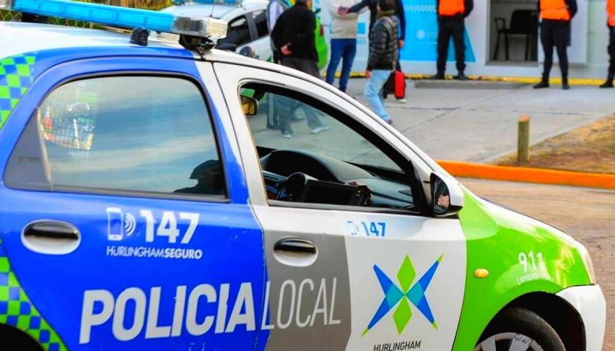 Poliladrón: durante un control de rutina, efectivos de la policía local robaron dinero y ropa