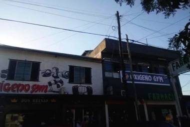 Buscan a una mujer de 65 años que baleó a su ex yerno en un gimnasio