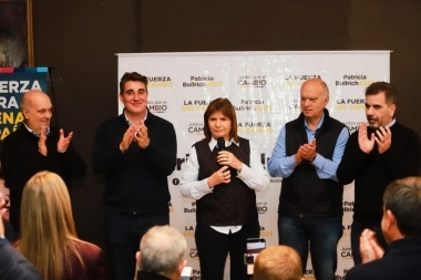 Bullrich encabezó la cumbre para presentar a sus precandidatos a intendentes “sin tierra”