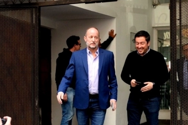 Los intendentes advierten a Scioli que si no hay lista de unidad irán con el candidato de Cristina