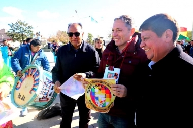 Gray participó del festival “Esteban Echeverría festeja Bolivia” y festejó la cultura boliviana