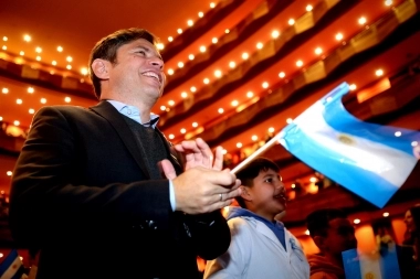 Junto a Magario y Saintout, Kicillof participó del acto de promesa a la Bandera Nacional