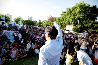 Kicillof volvió a las mateadas, habló de ponerse al hombro la construcción de una alternativa  de futuro