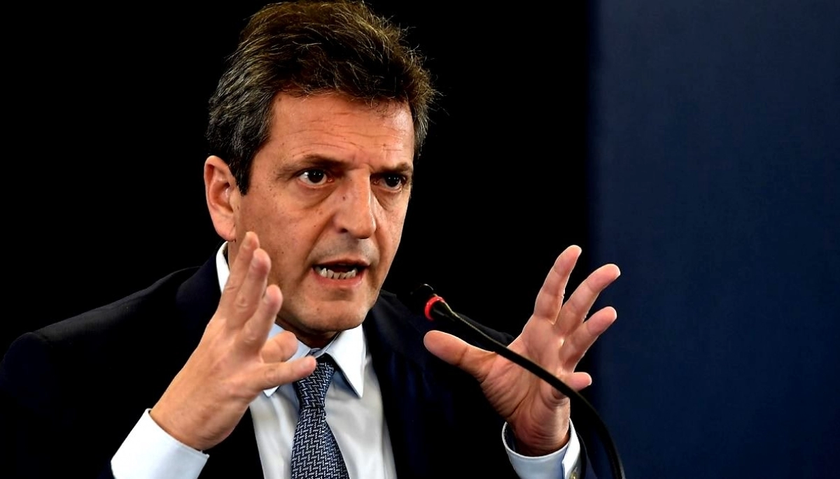 “El lunes tenemos que seguir arreglando los problemas económicos”, aseguró Massa