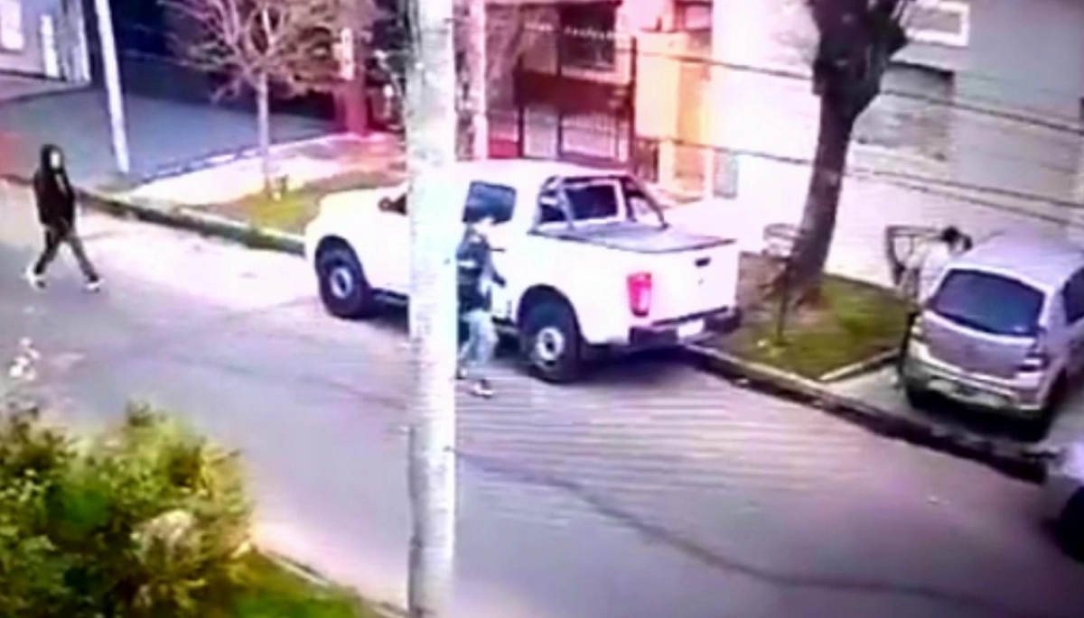 Robo de auto en Avellaneda: una mujer recibió una brutal paliza en el piso y delante de su pequeña hija