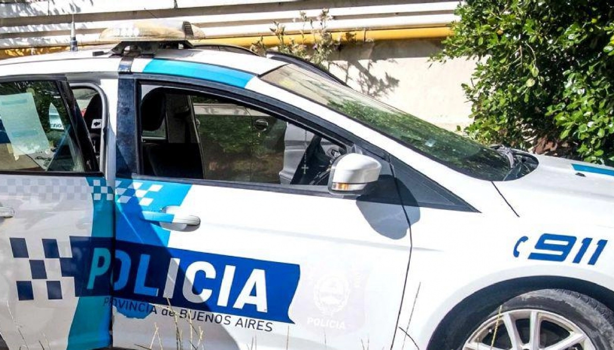 Efectivos de la Policía Local detuvieron a un sujeto que habría trompeado a su ex pareja en la calle