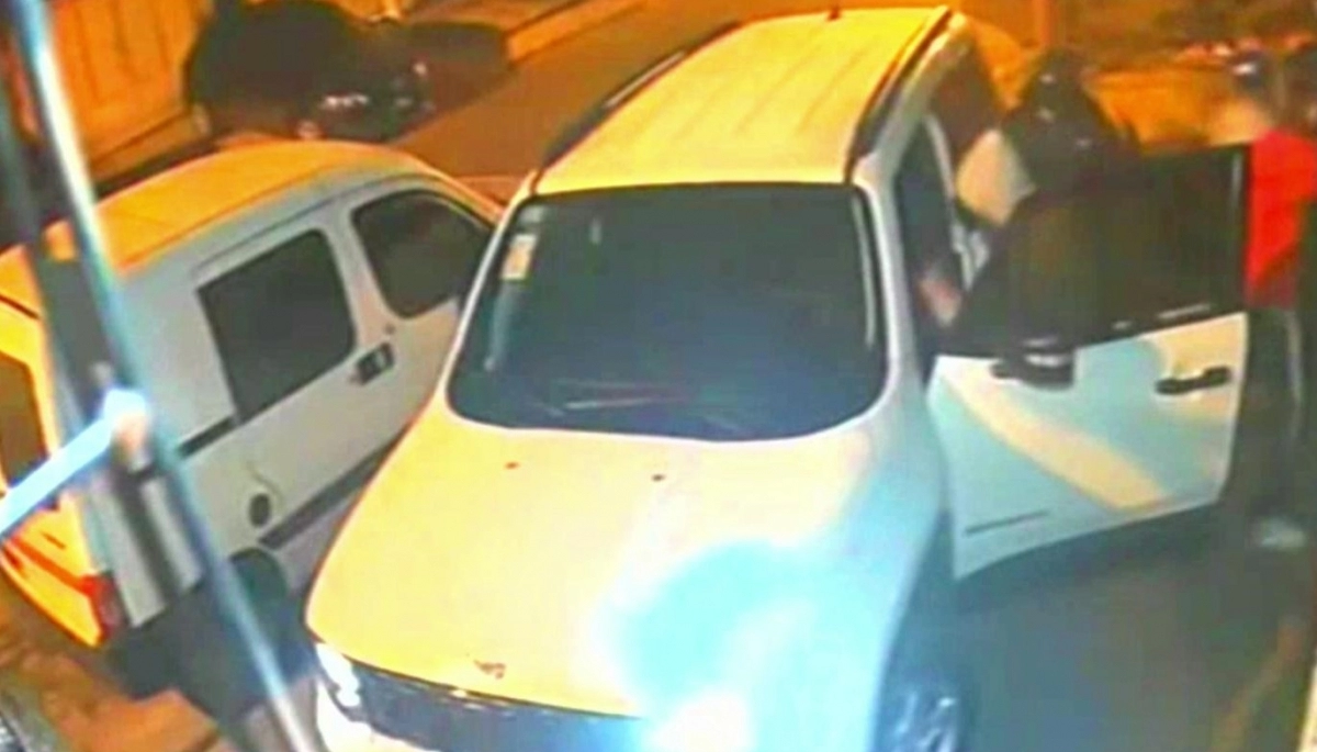 Delante de los hijos y con una pistola en la cabeza, lo pusieron de rodillas para robarle la camioneta