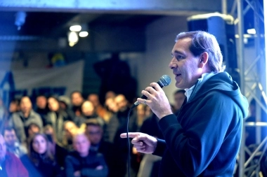 Garro inauguró su campaña y pidió a los platenses no “volver para atrás”