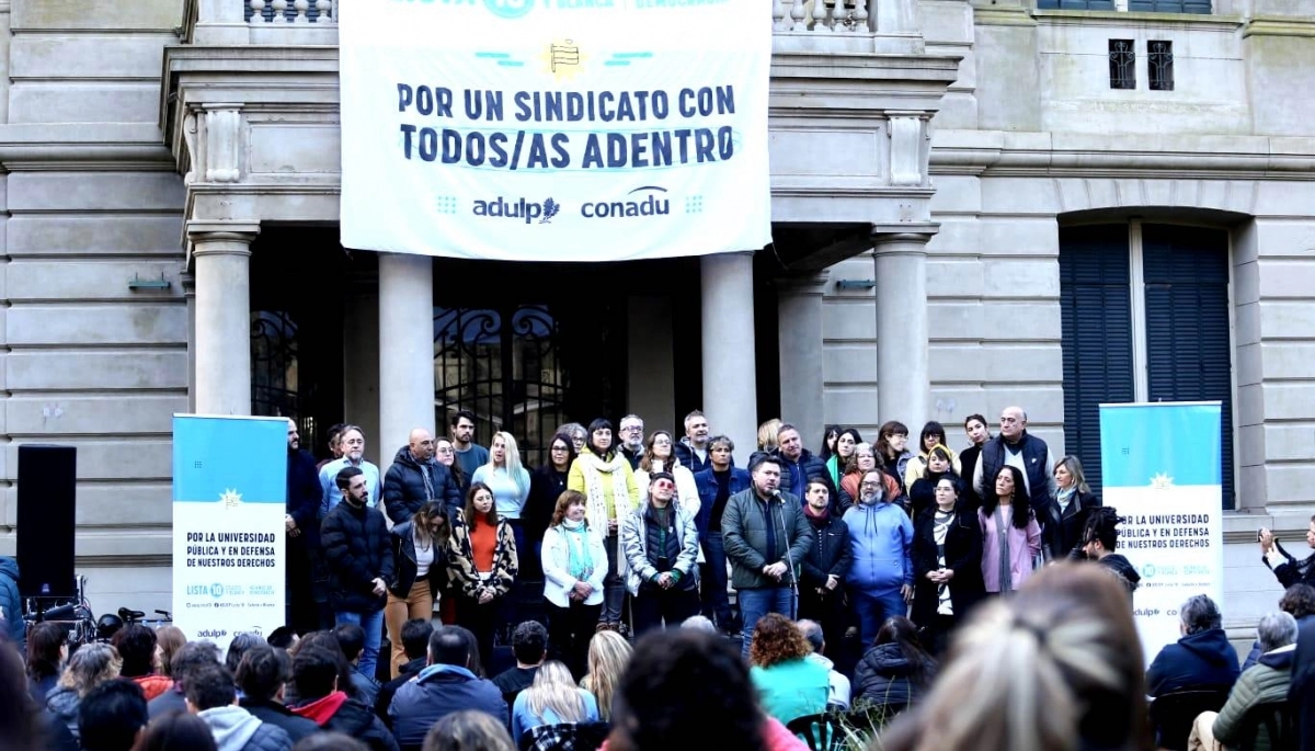 La lista “Celeste y blanca” del gremio docente de la UNLP presentó a sus candidatos