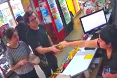 Tenía dos caras: armado y disfrazado de policía robó en un kiosco de La Plata