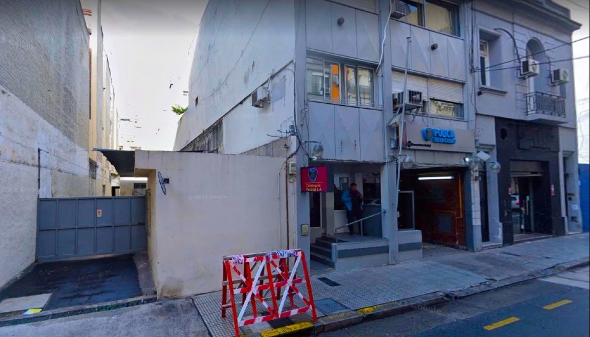 A la noche se distraen: tres presos se treparon a un árbol y escaparon de una comisaría
