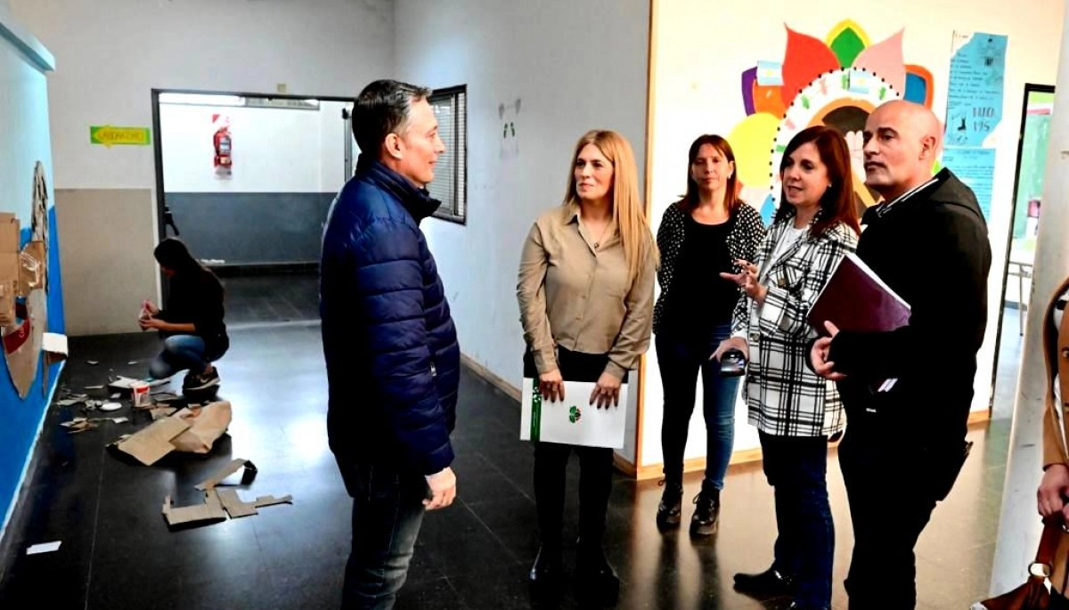 Gray recorrió escuelas, conversó con vecinos de y remarcó a las instituciones de labor social