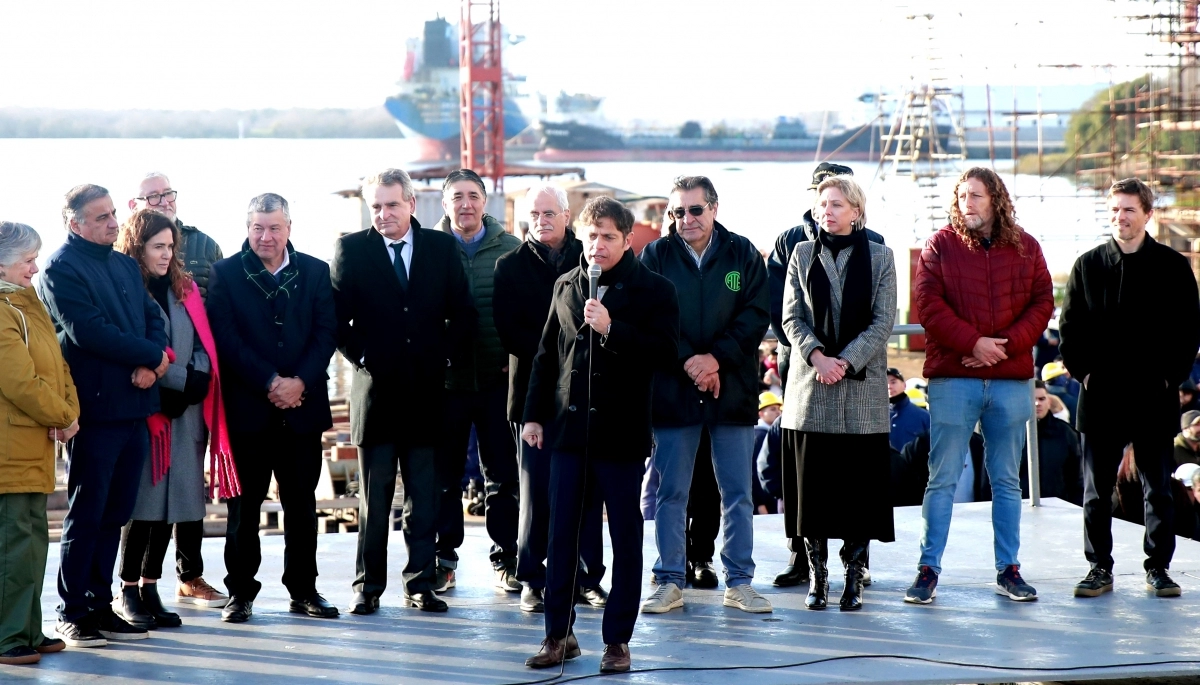 Kicillof y Rossi juntos en la botadura de una compuerta para el Arsenal Naval Puerto Belgrano