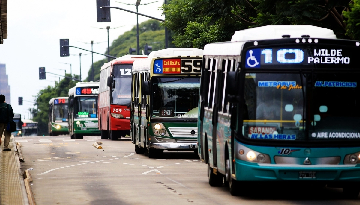 Tras reunión con empresarios de transporte, Massa anunció el fin del paro de colectivos