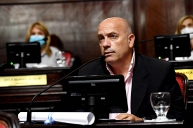Senador de Juntos presentó dos proyectos para proteger los servicios de profesionales de la salud