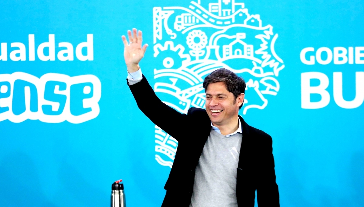 “Hay políticos que te sacan la computadora y otros que te la devuelven”, lanzó Kicillof